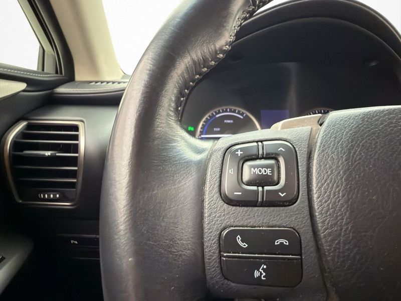 Lexus NX bild 15