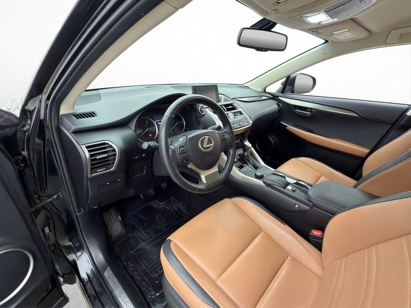 Lexus NX bild 11