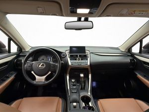 Lexus NX bild 13