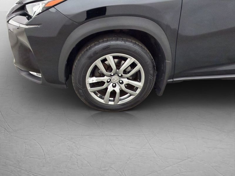 Lexus NX bild 32