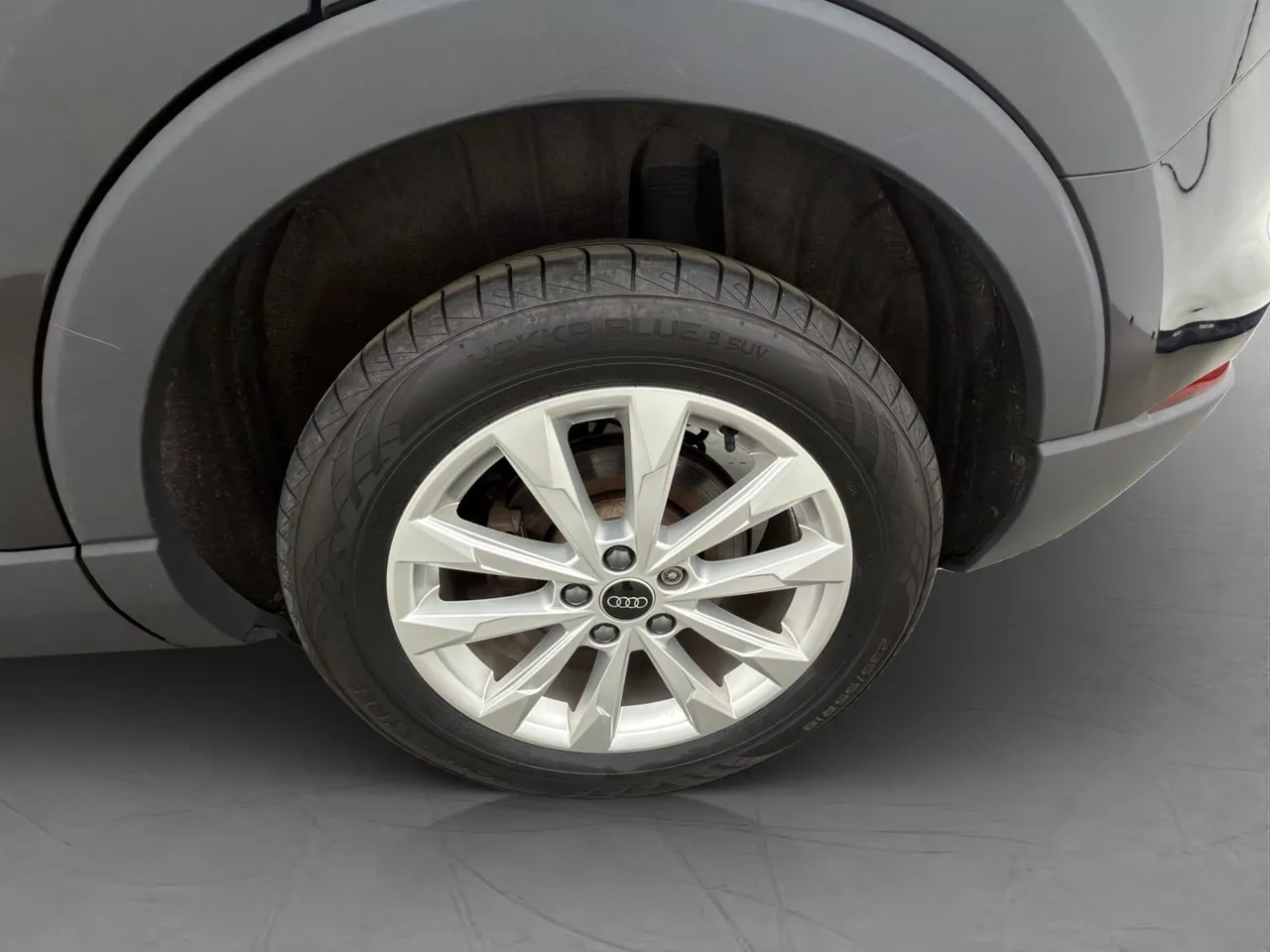 Vehicle image 30
