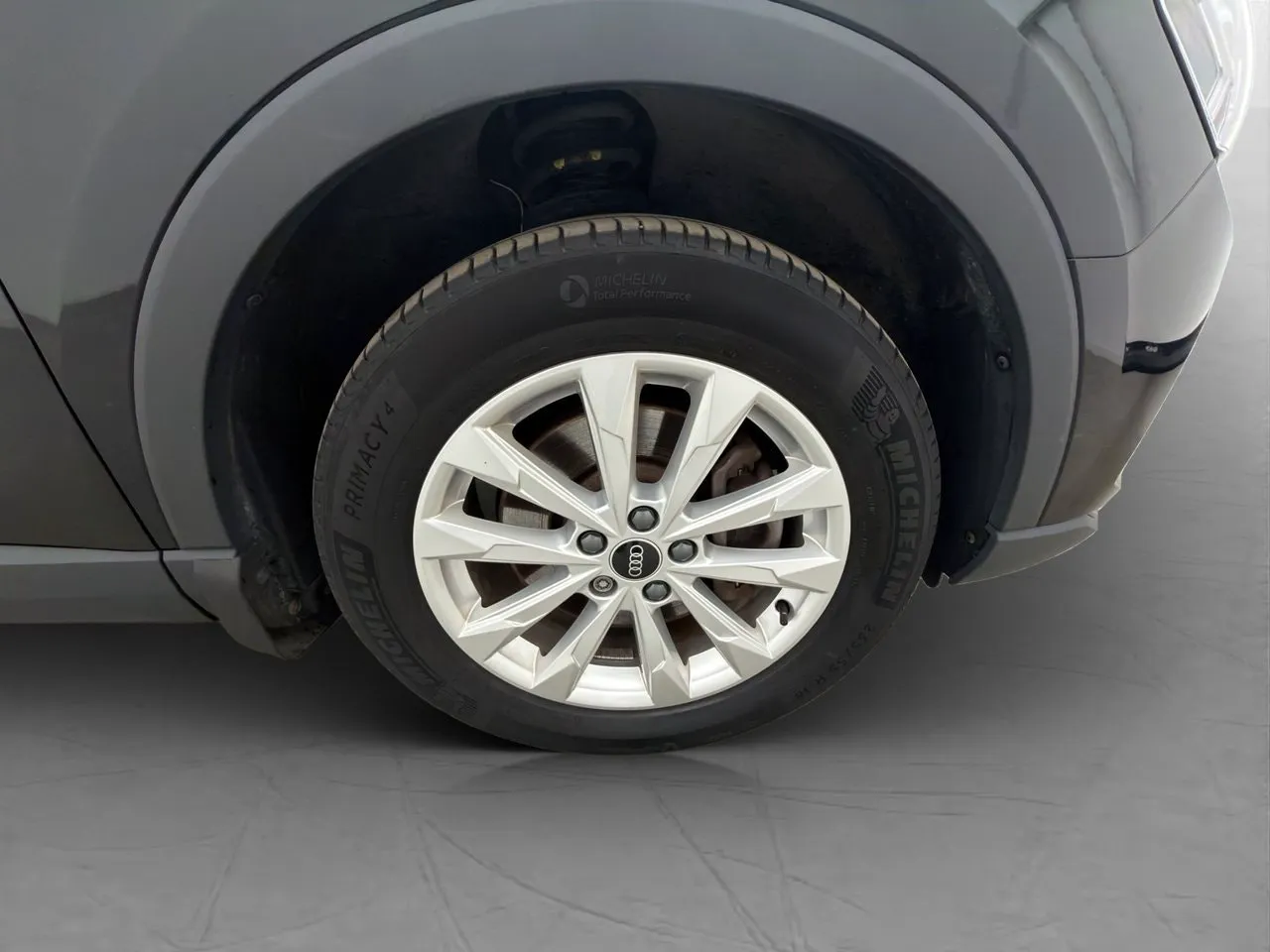 Vehicle image 32