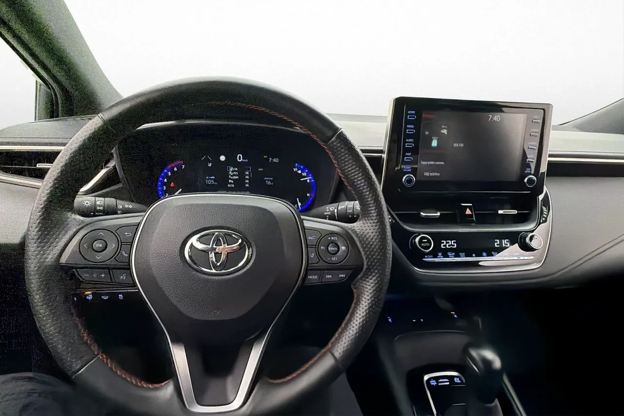 Vehicle image 10