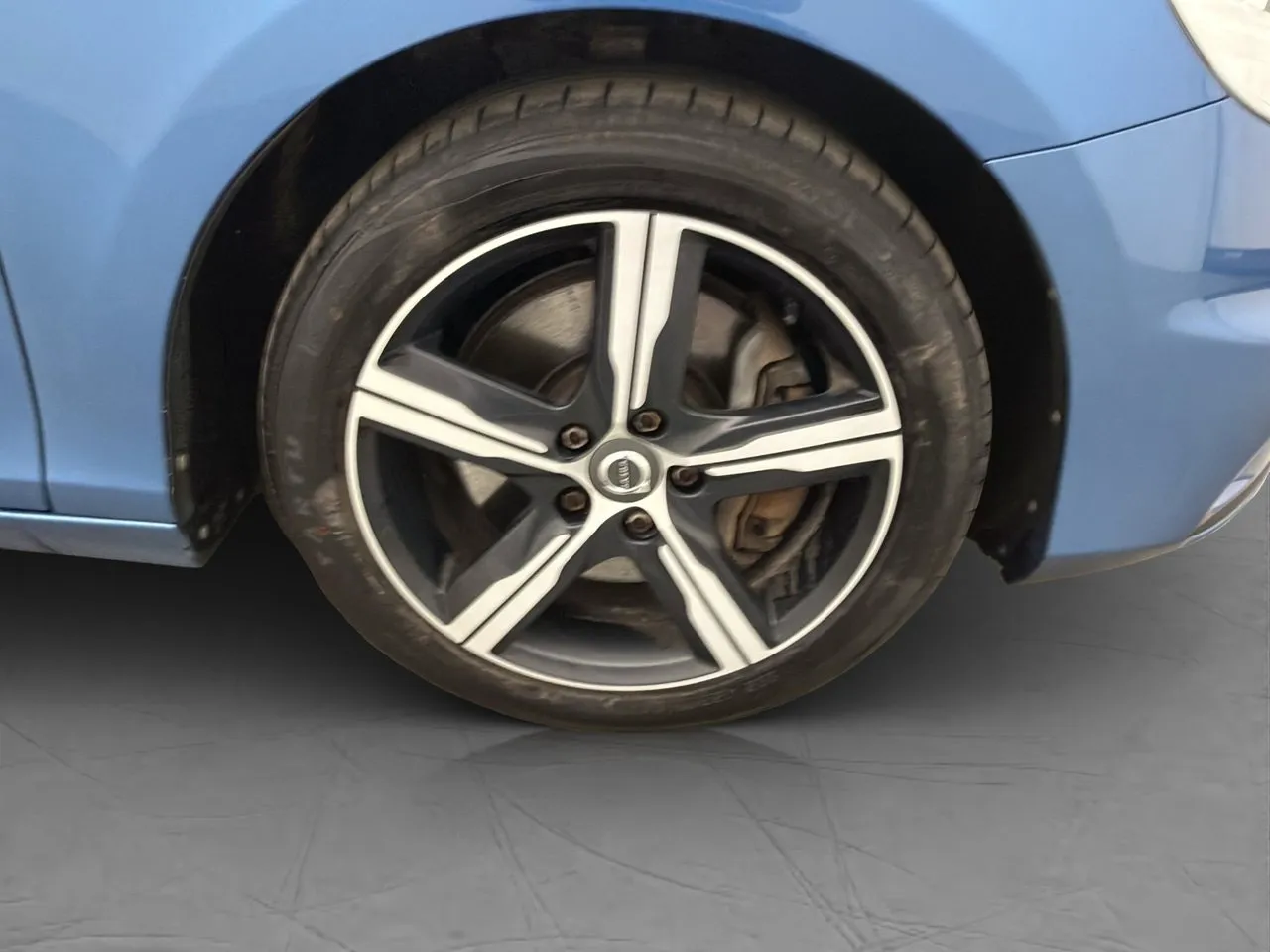 Vehicle image 32