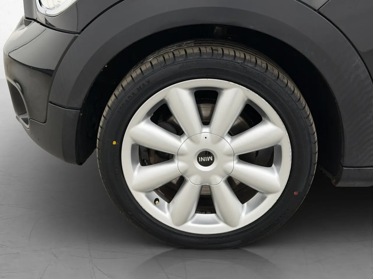 Vehicle image 25