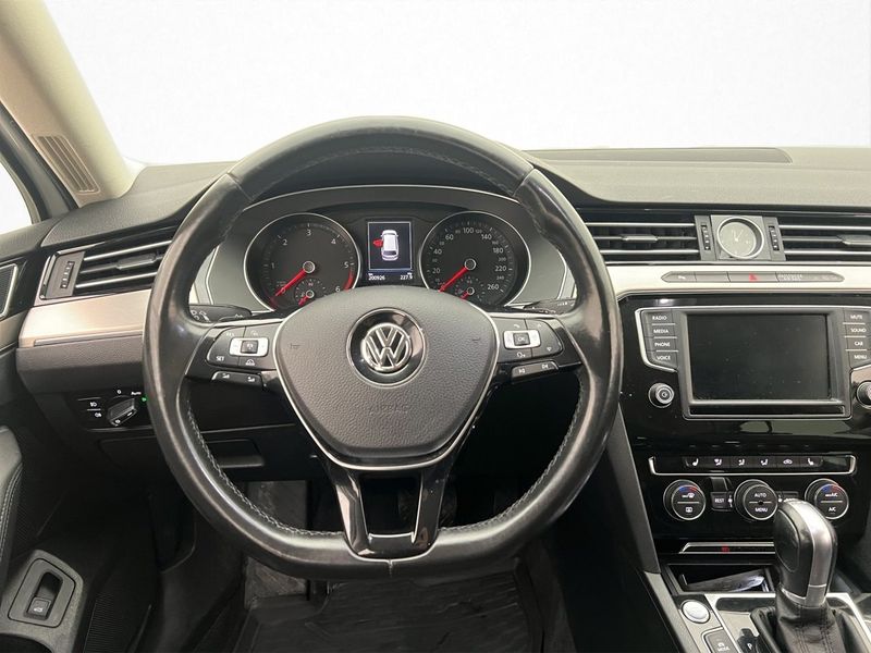 Volkswagen Passat bild 11