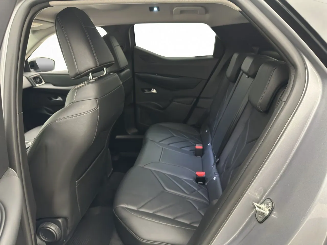 Vehicle image 25