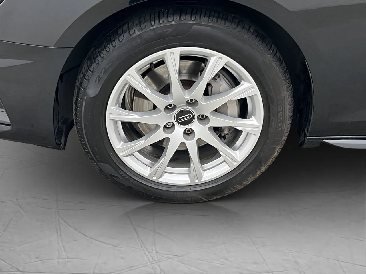 Vehicle image 30