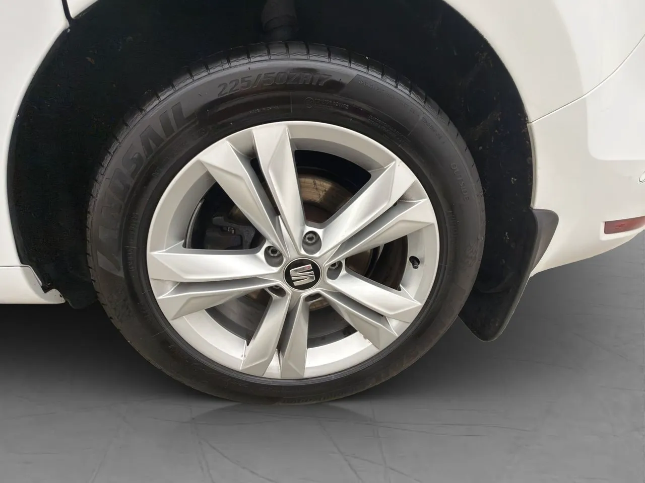 Vehicle image 32