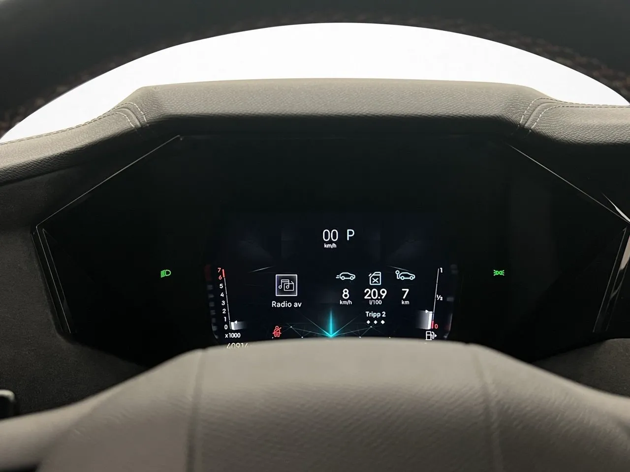 Vehicle image 16