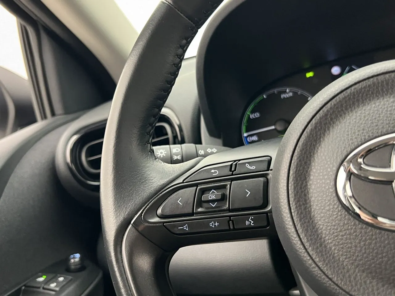 Vehicle image 28