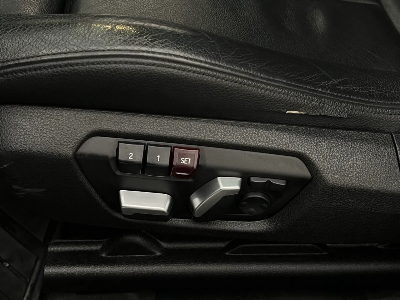 Vehicle image 28