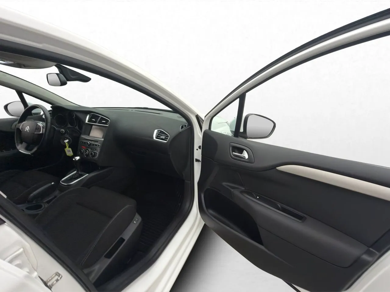 Vehicle image 25