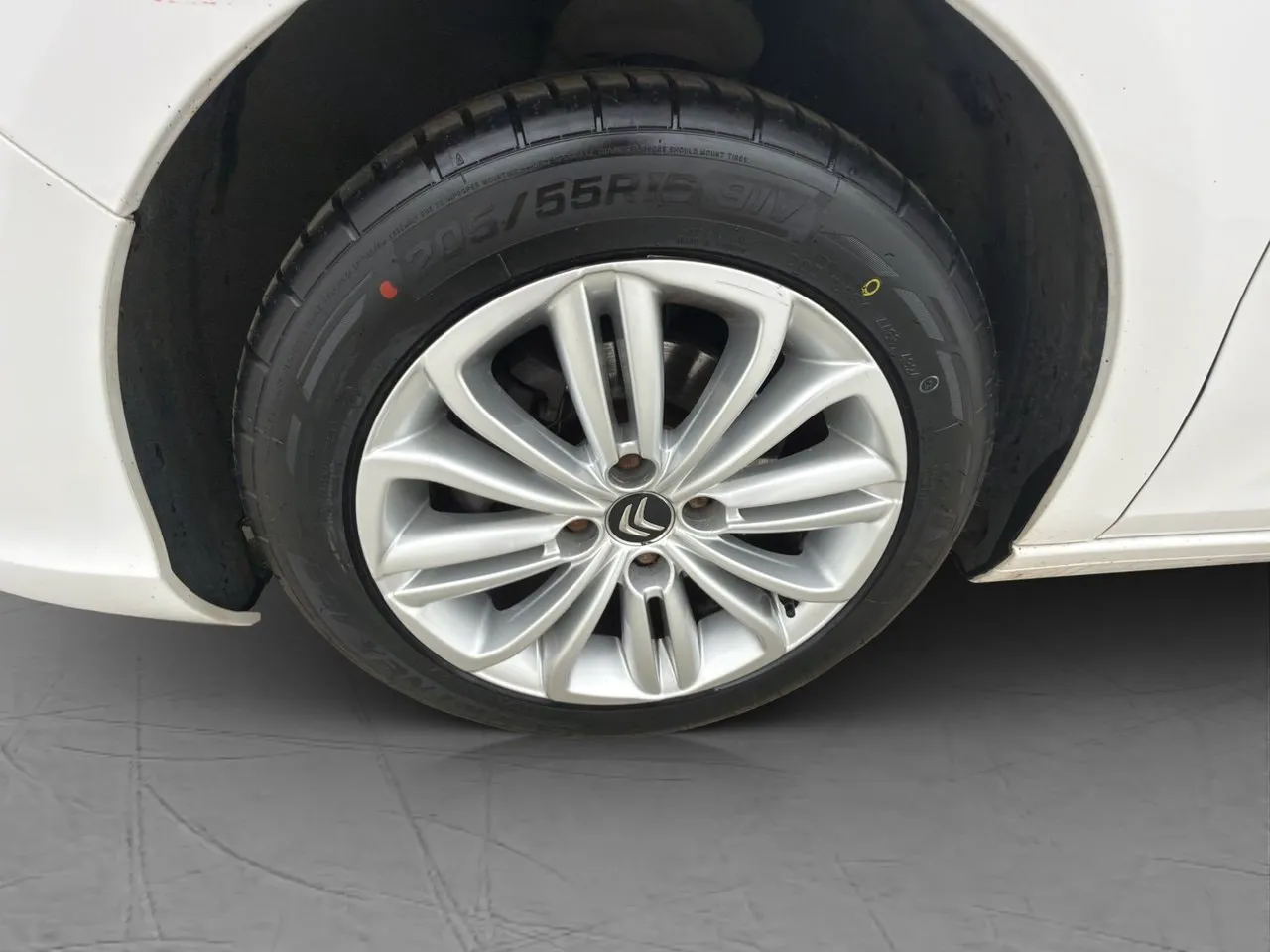 Vehicle image 30
