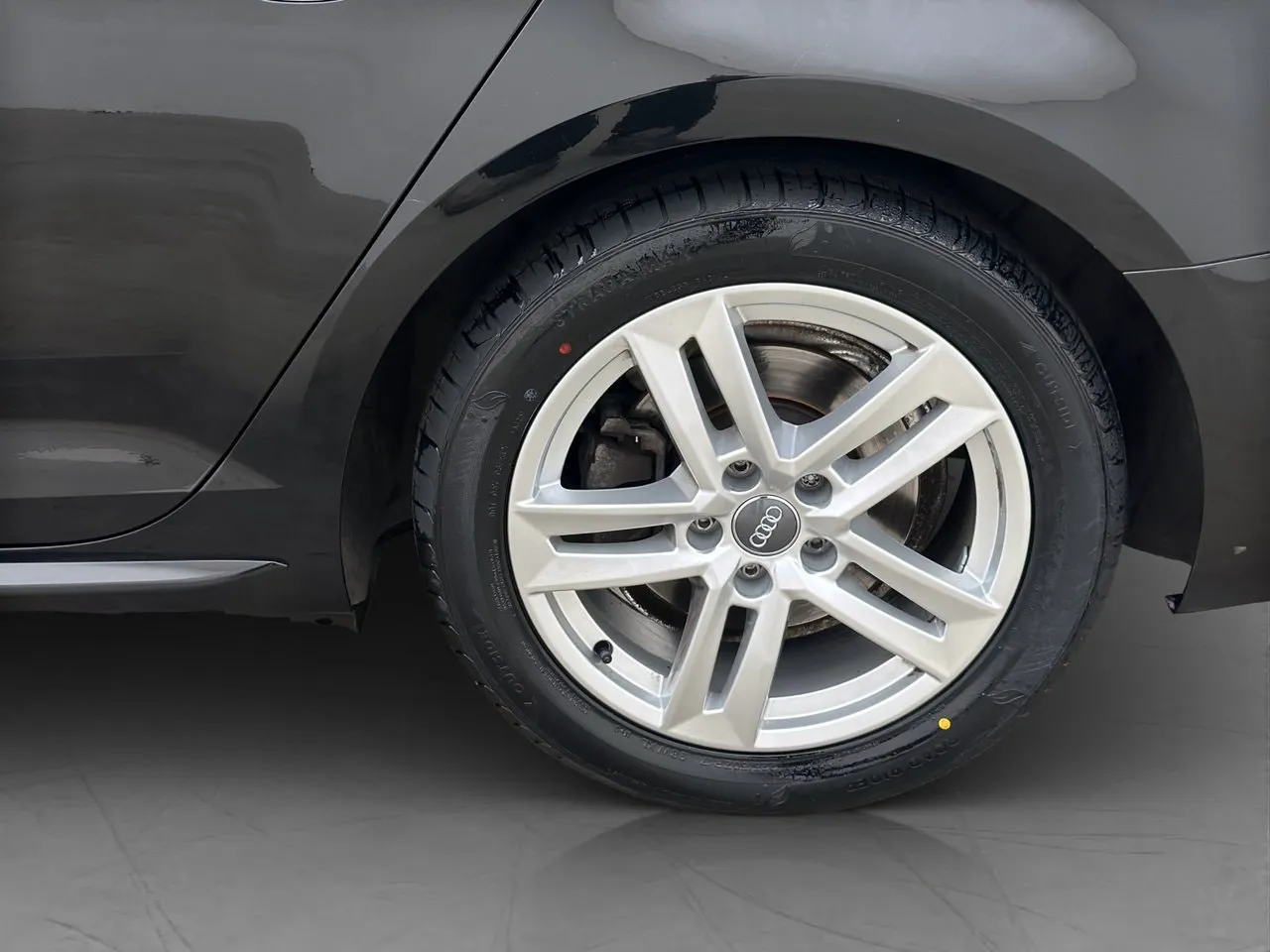 Vehicle image 30