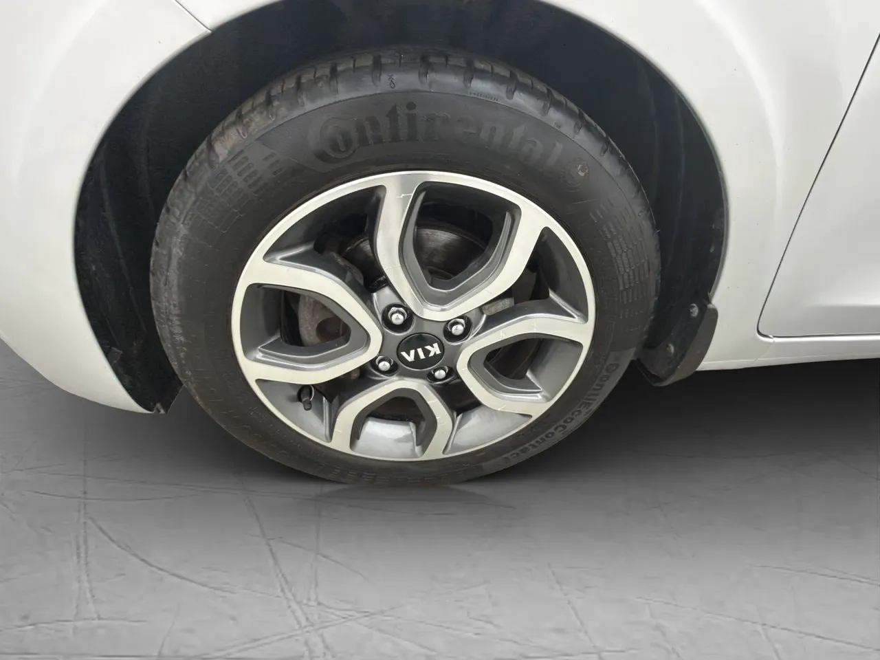 Vehicle image 25