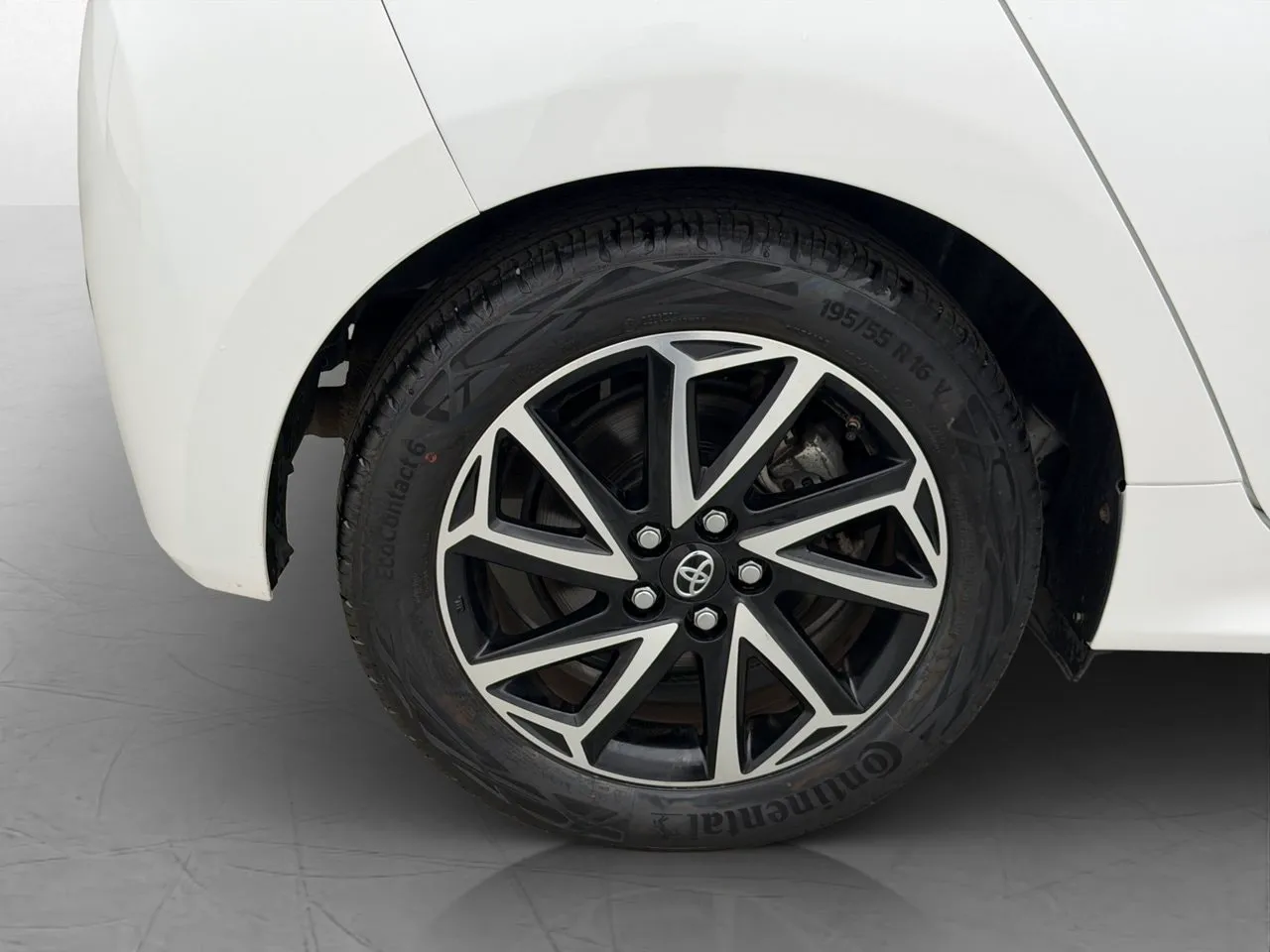 Vehicle image 25