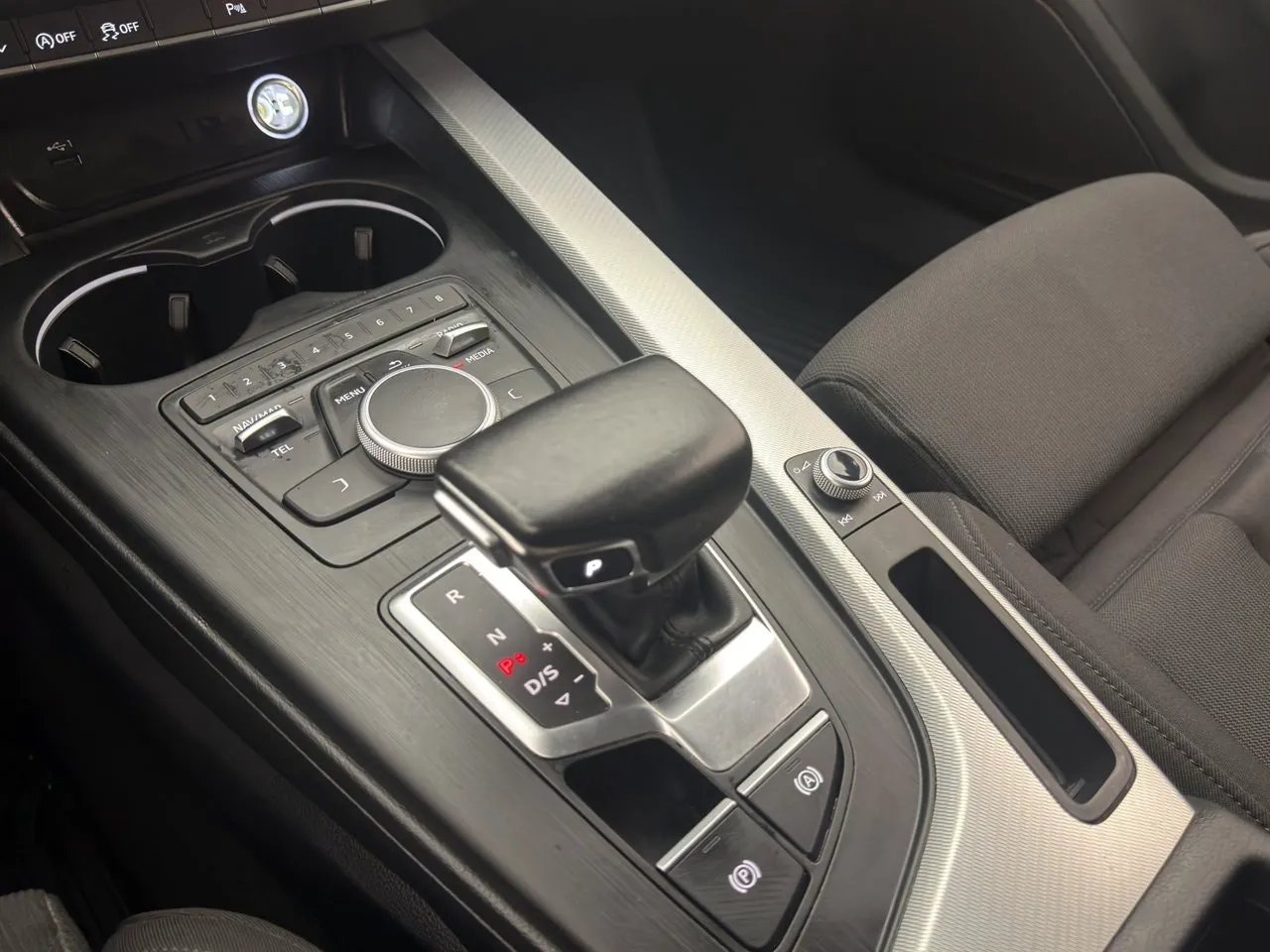 Vehicle image 25