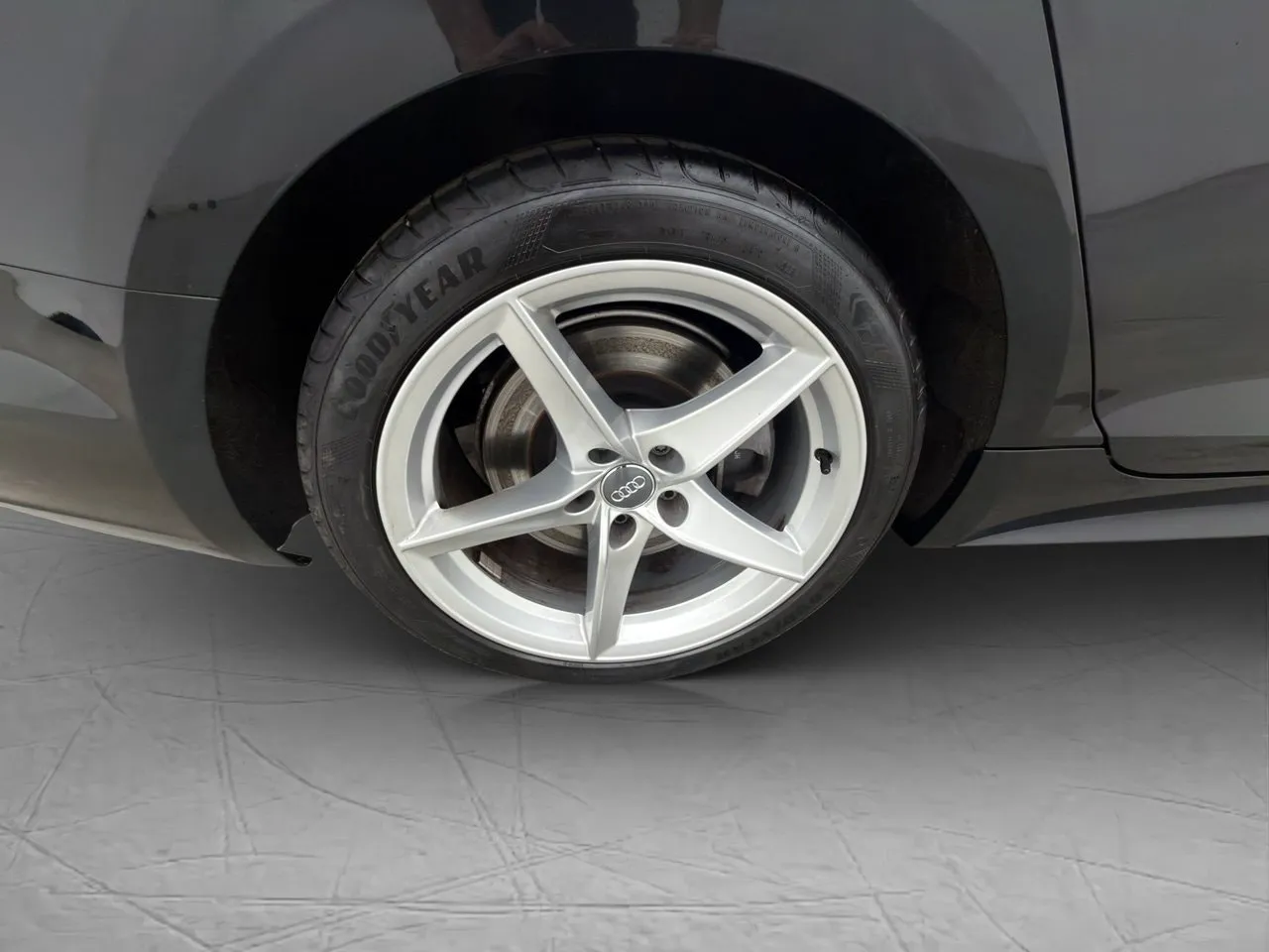 Vehicle image 33