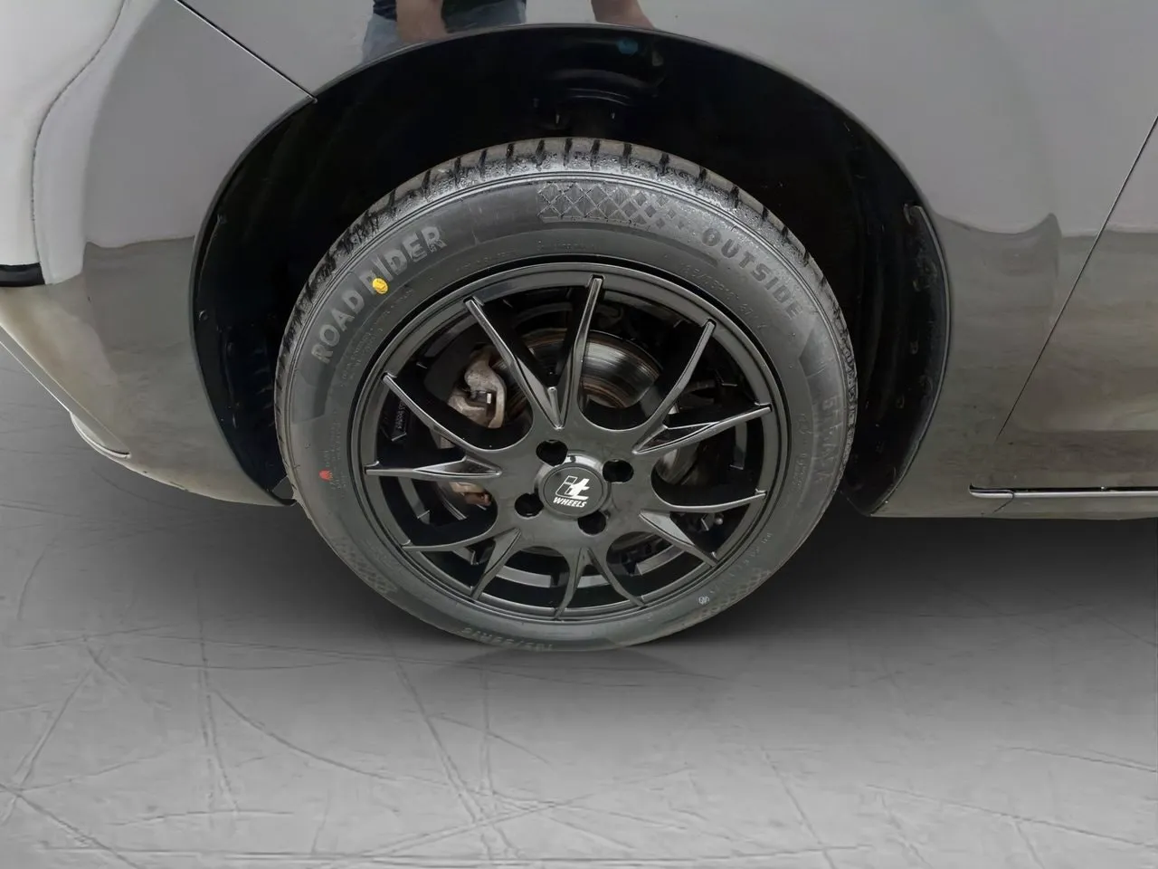 Vehicle image 28