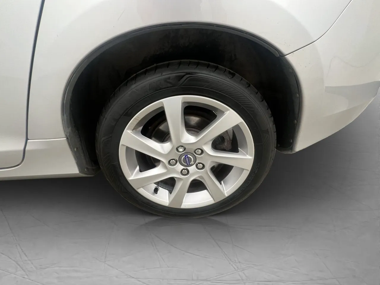 Vehicle image 32