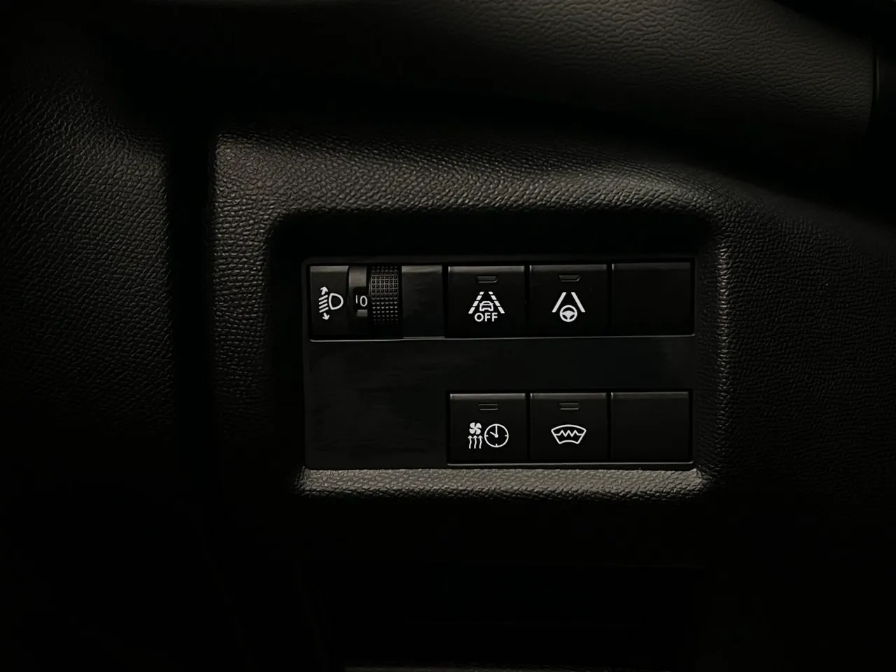 Vehicle image 32