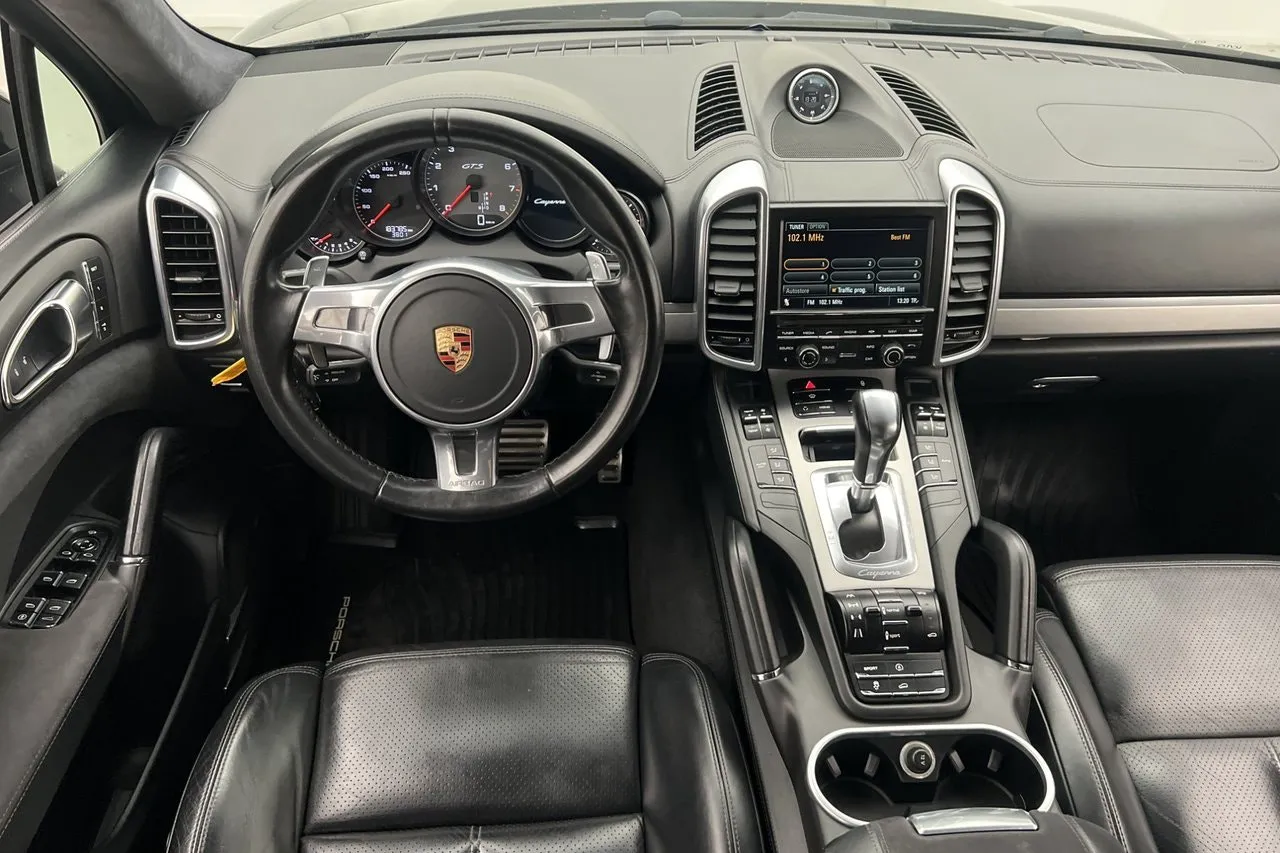 Vehicle image 9