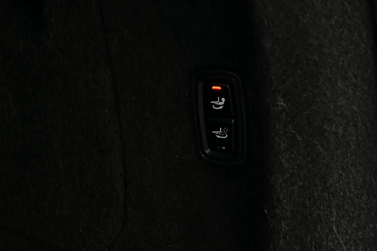 Vehicle image 34