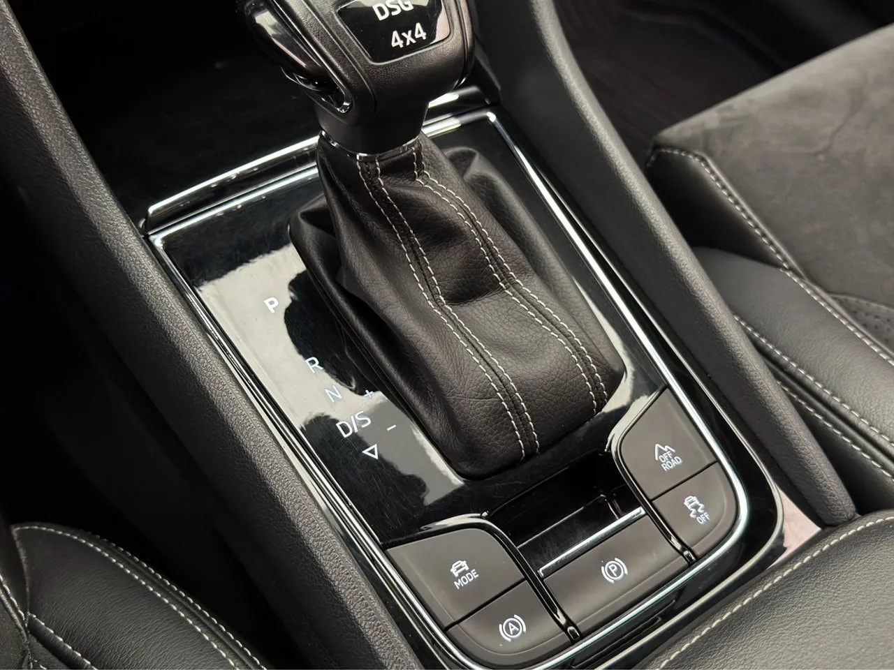 Vehicle image 24