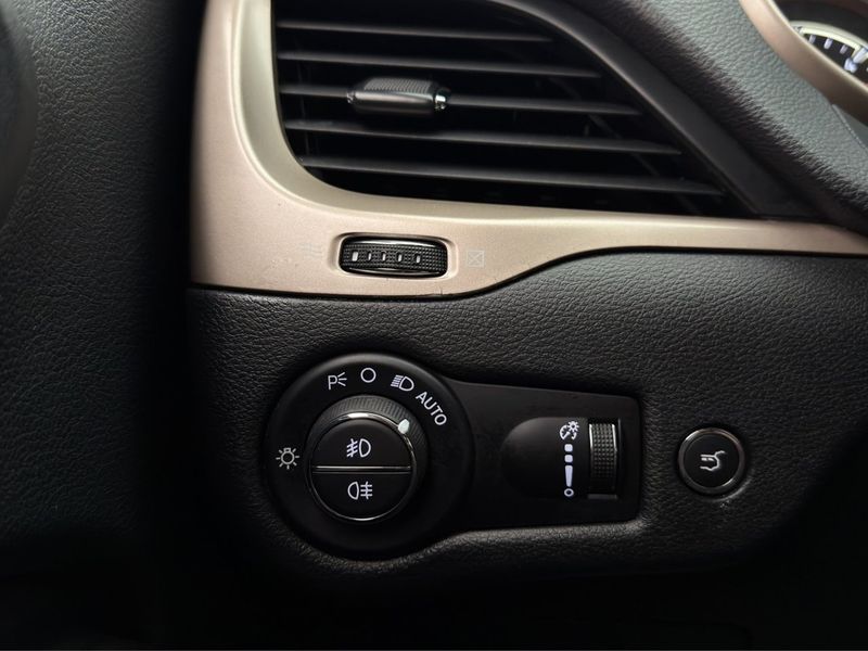 Jeep Cherokee bild 15