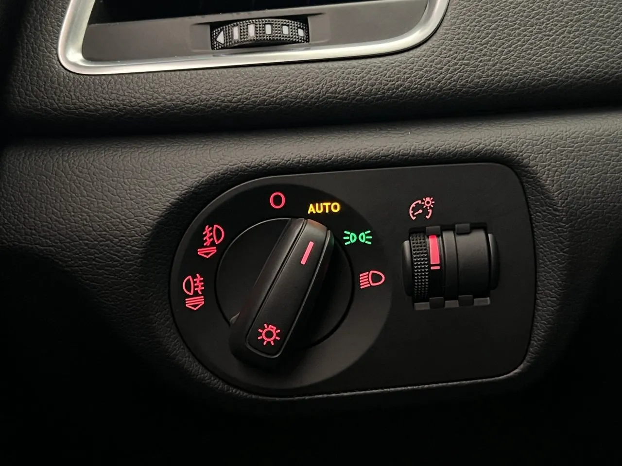 Vehicle image 28