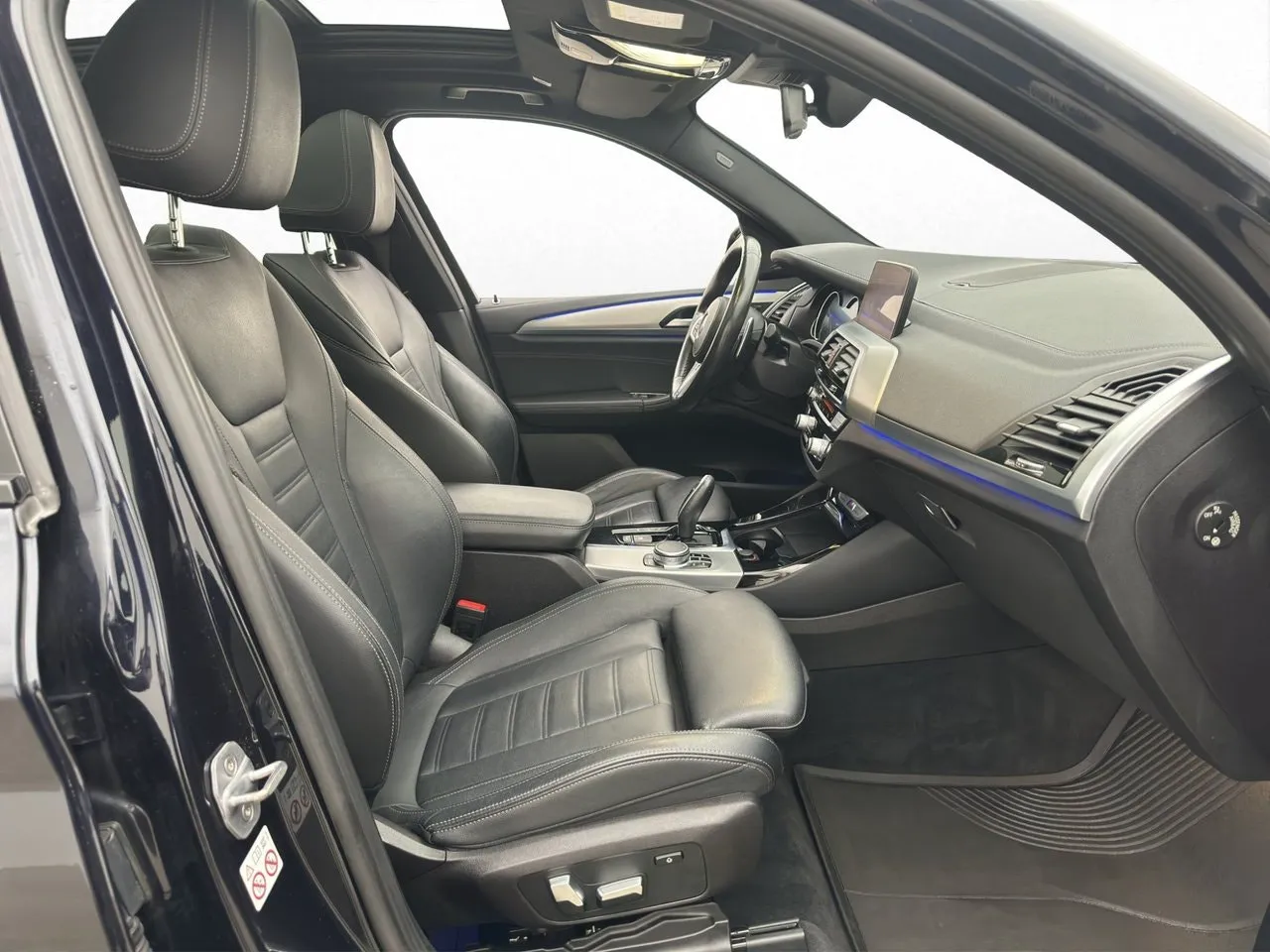 Vehicle image 32