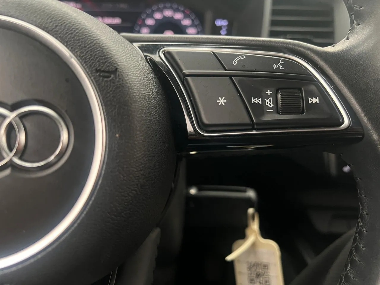 Vehicle image 26