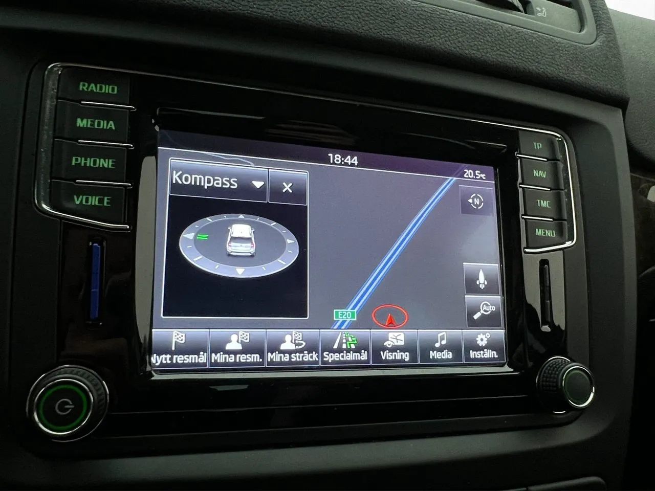Vehicle image 18