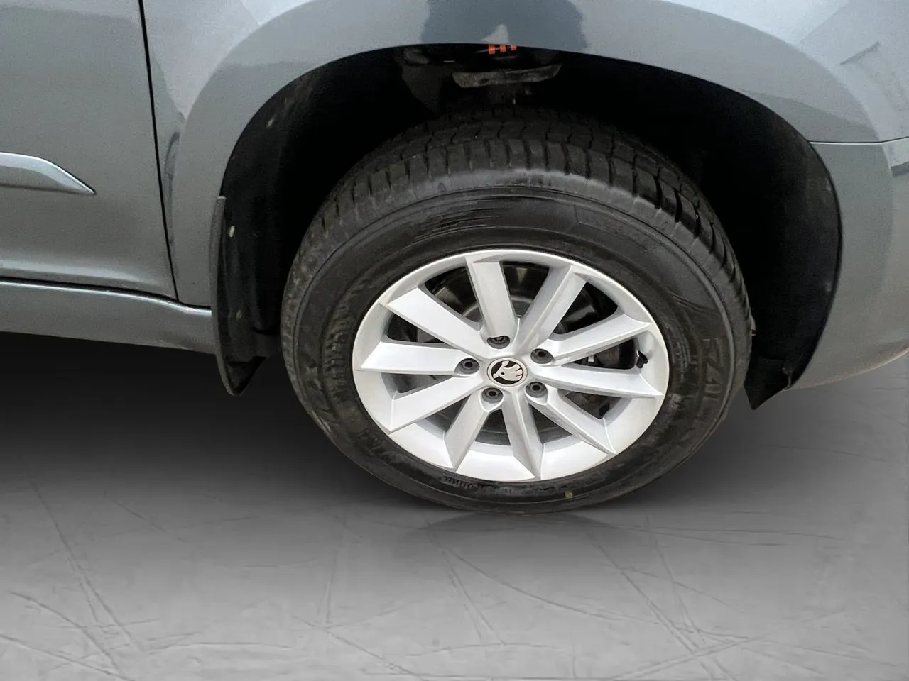 Vehicle image 30