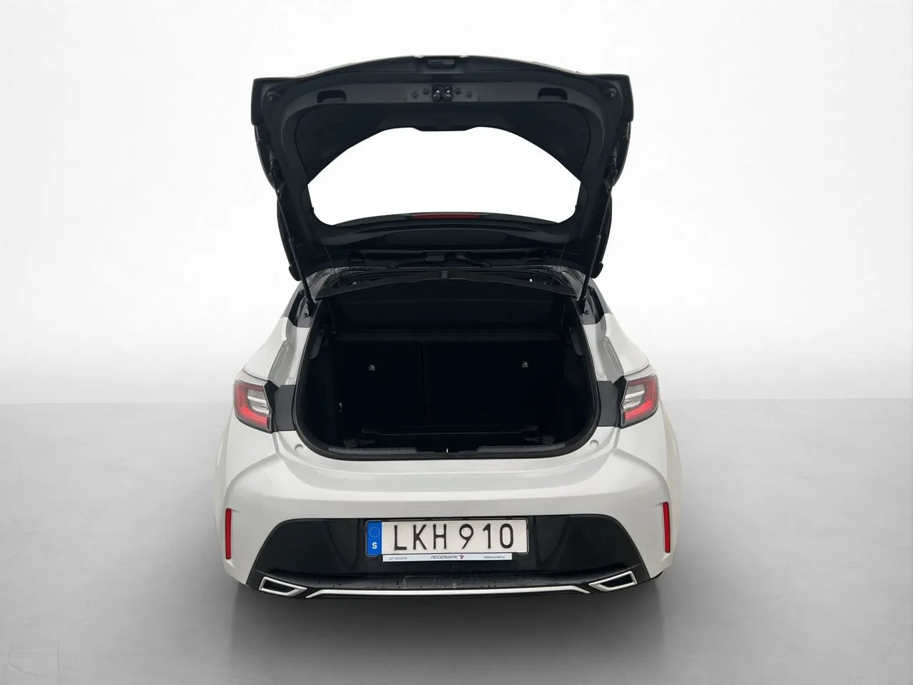 Vehicle image 15