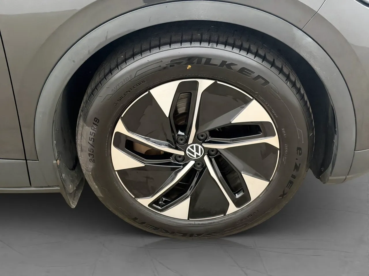 Vehicle image 32
