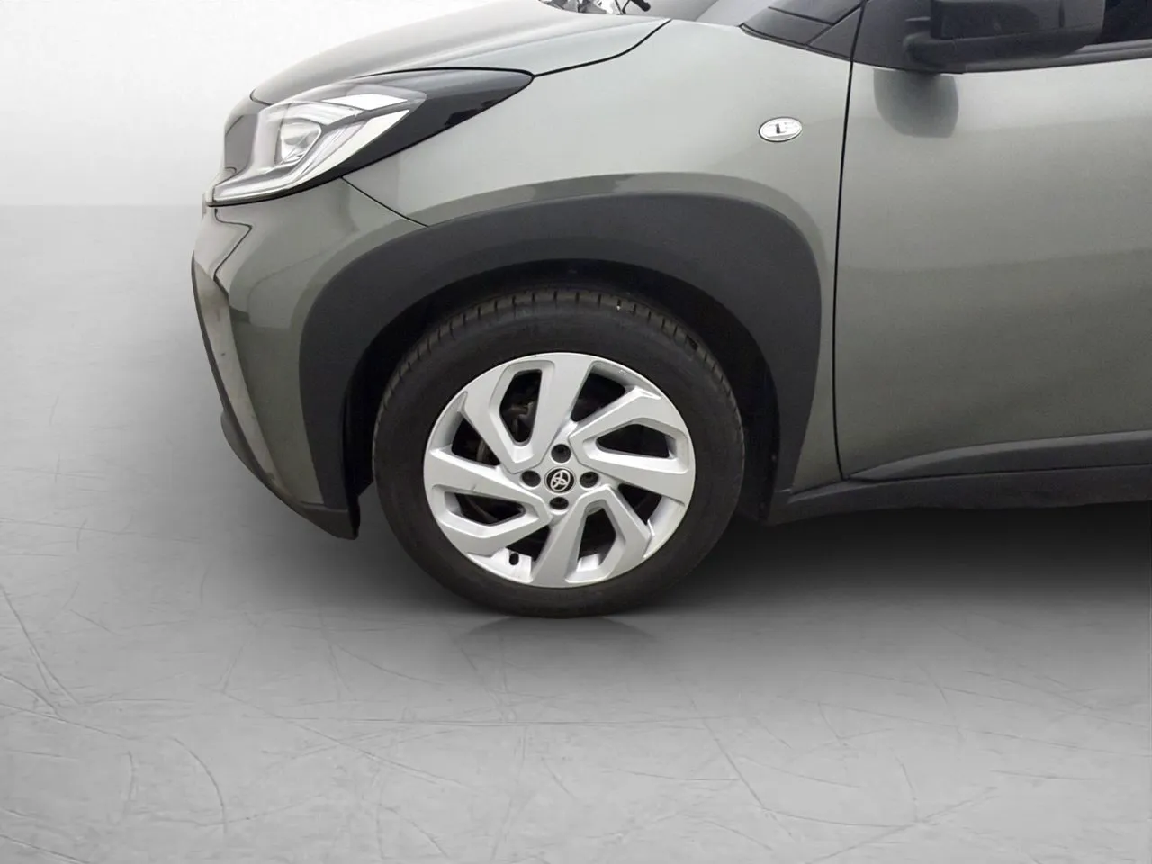 Vehicle image 9