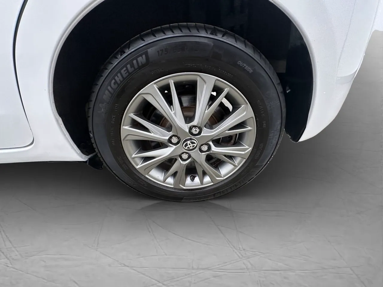 Vehicle image 30