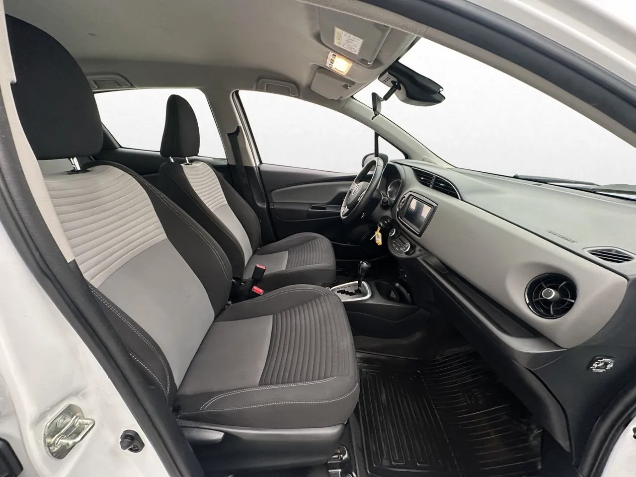 Vehicle image 25