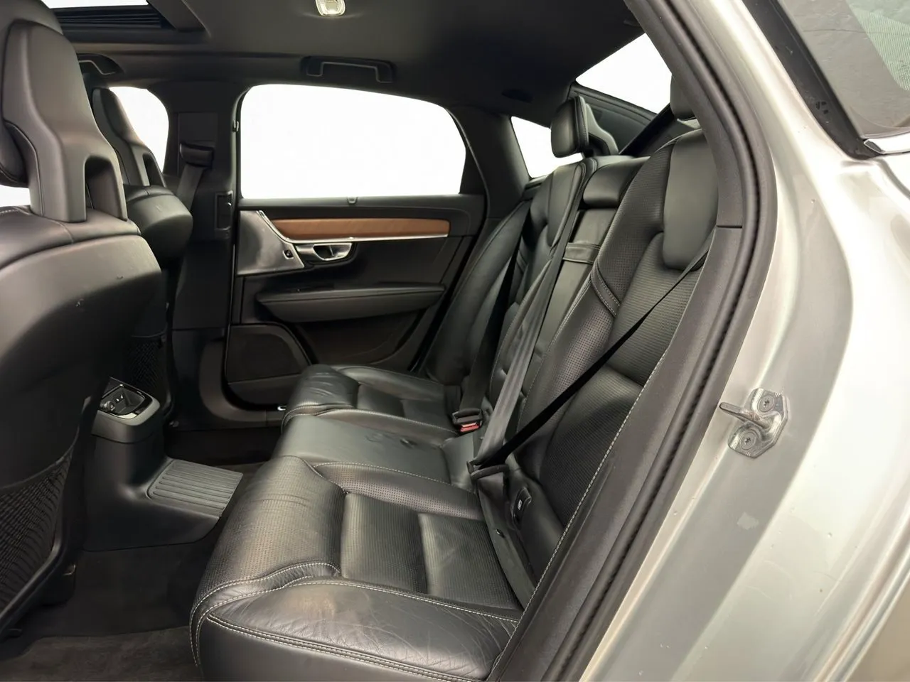 Vehicle image 28