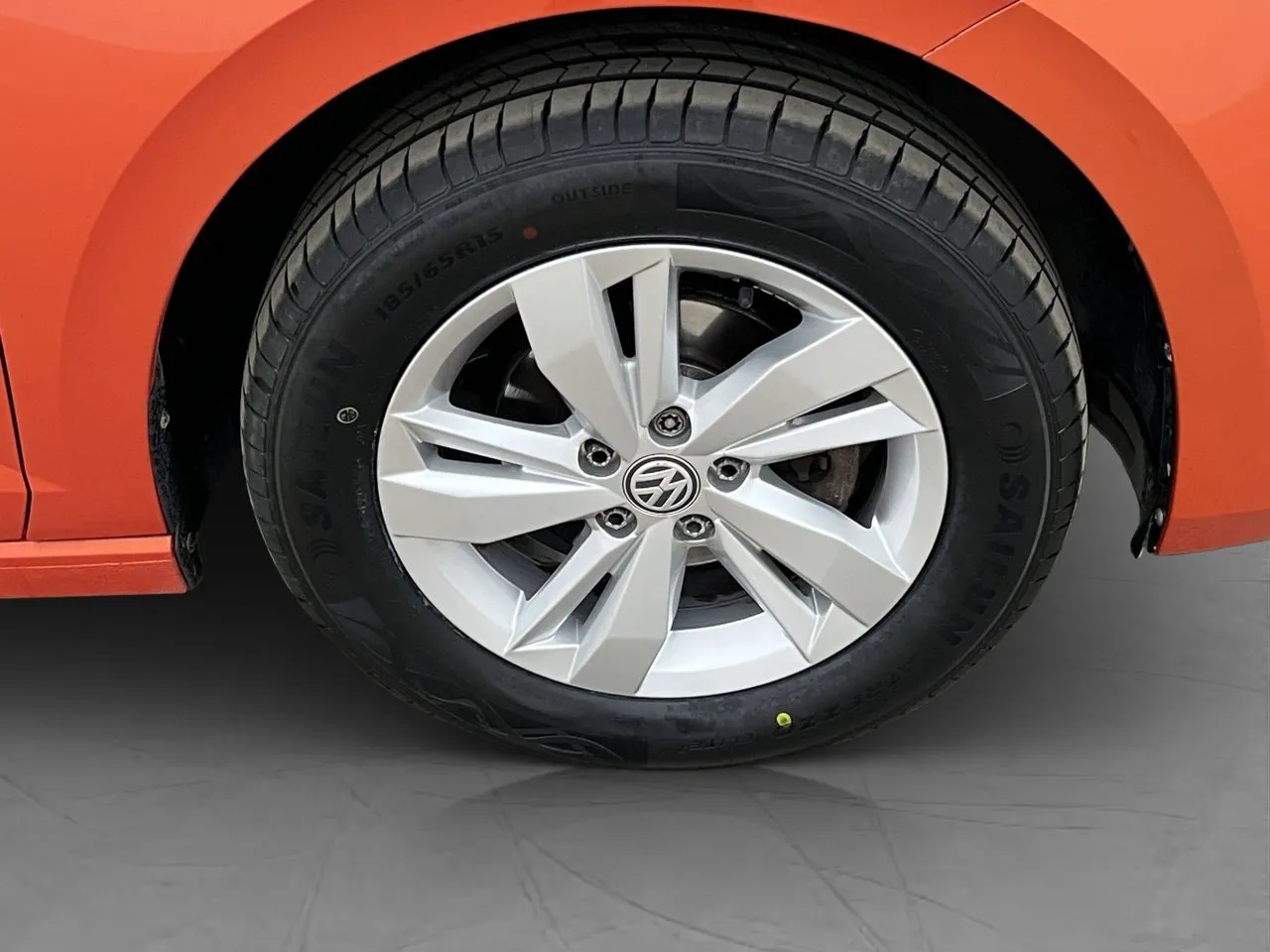 Vehicle image 22