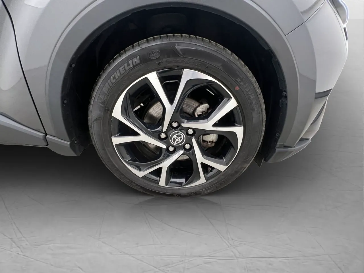 Vehicle image 30