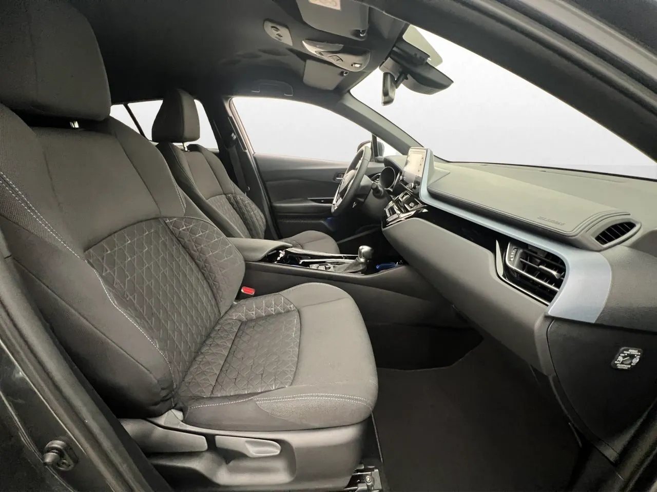 Vehicle image 25