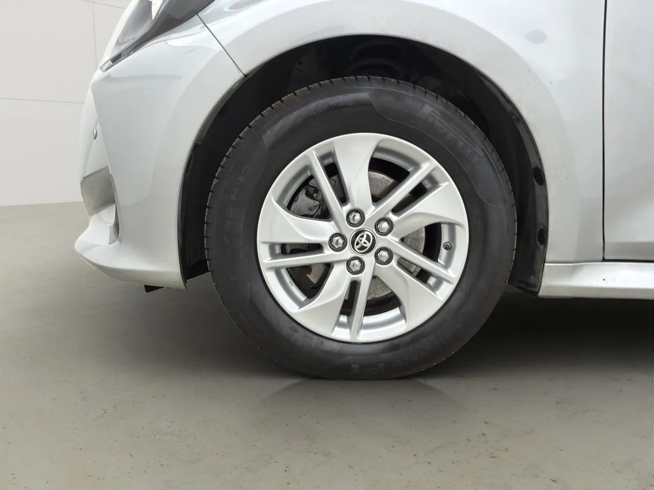 Vehicle image 25
