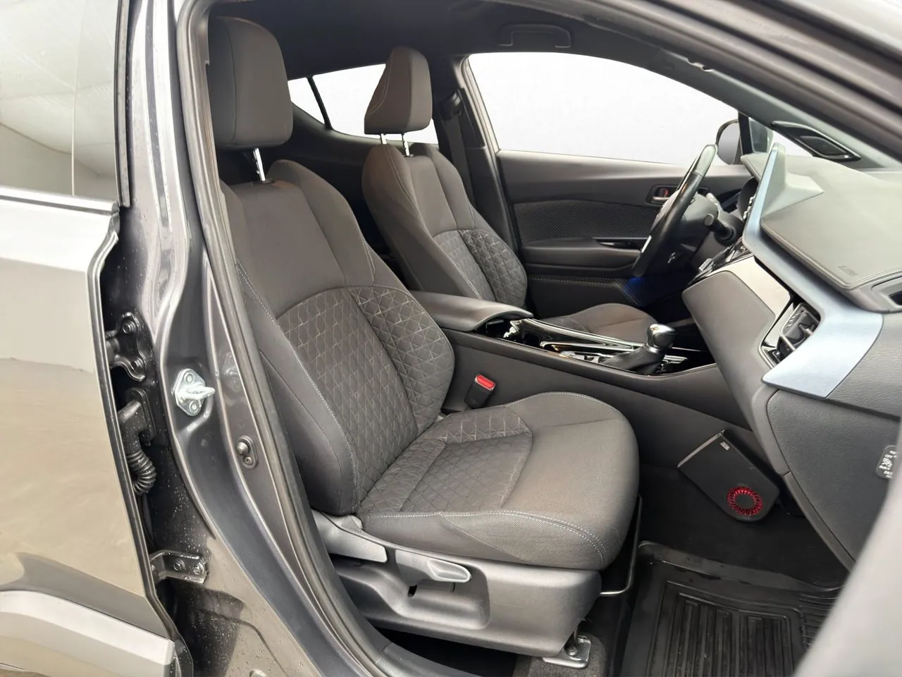 Vehicle image 25
