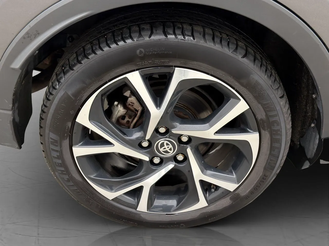 Vehicle image 30