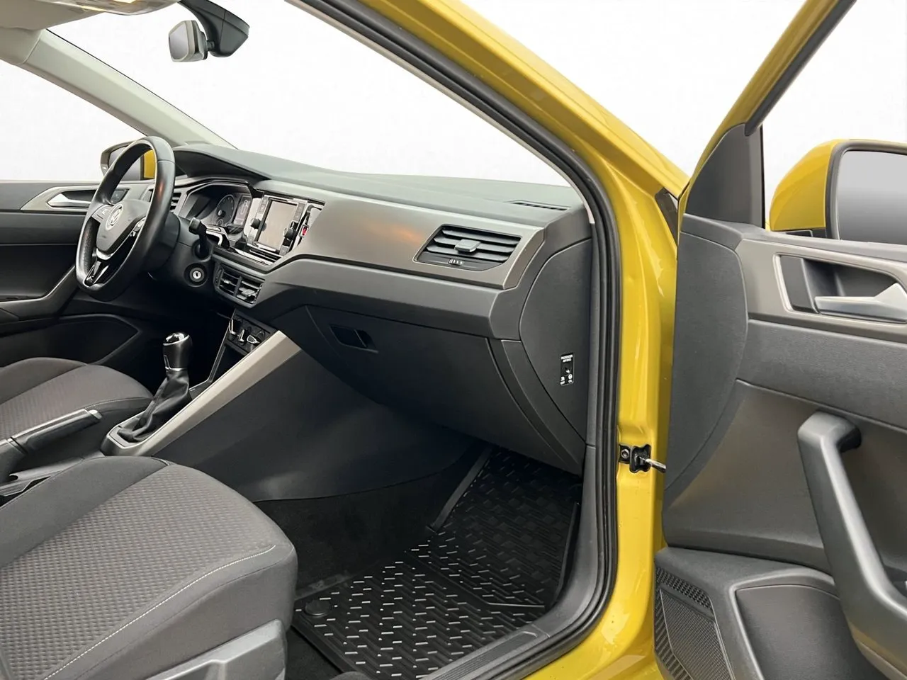 Vehicle image 18