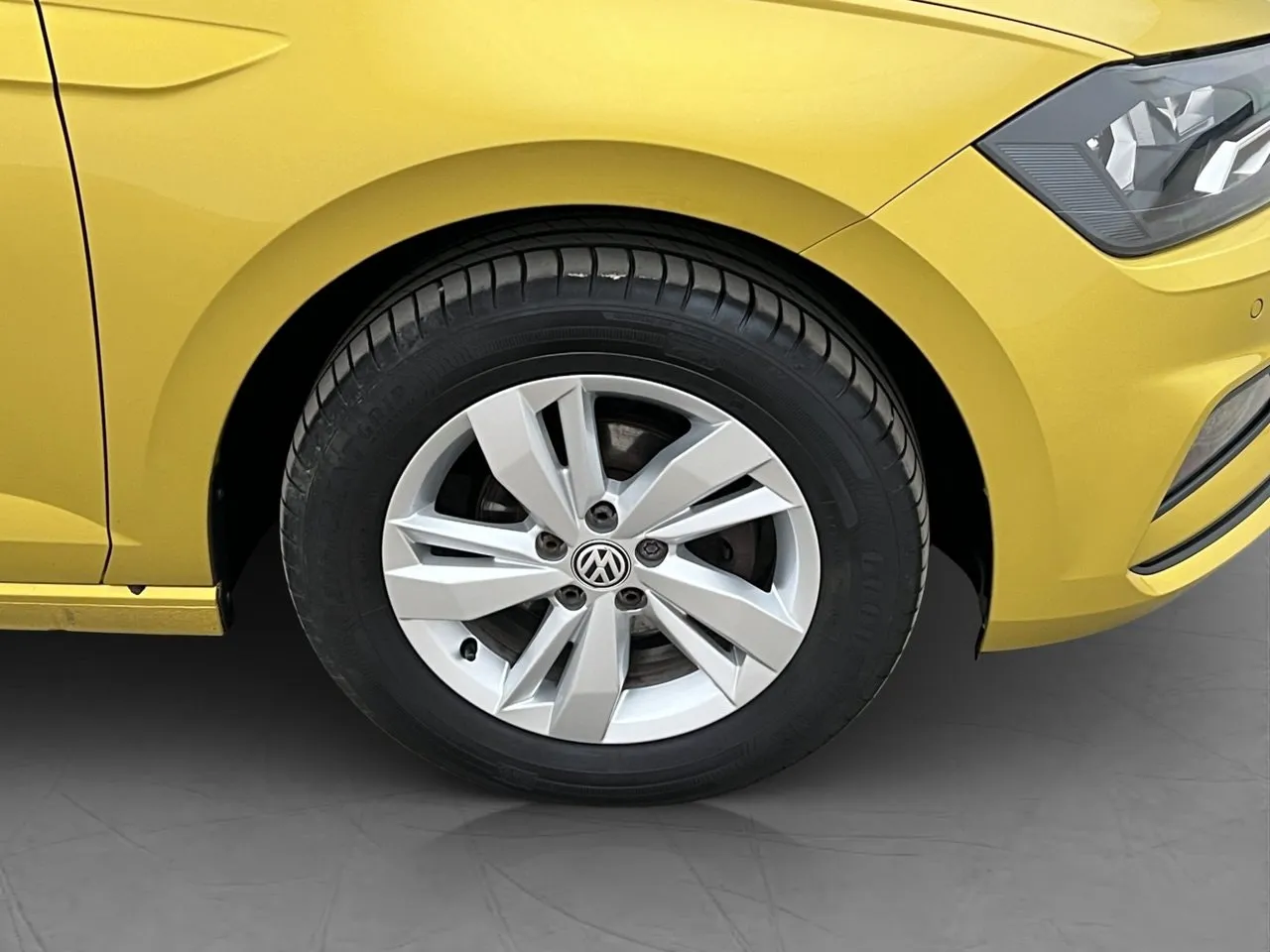 Vehicle image 22