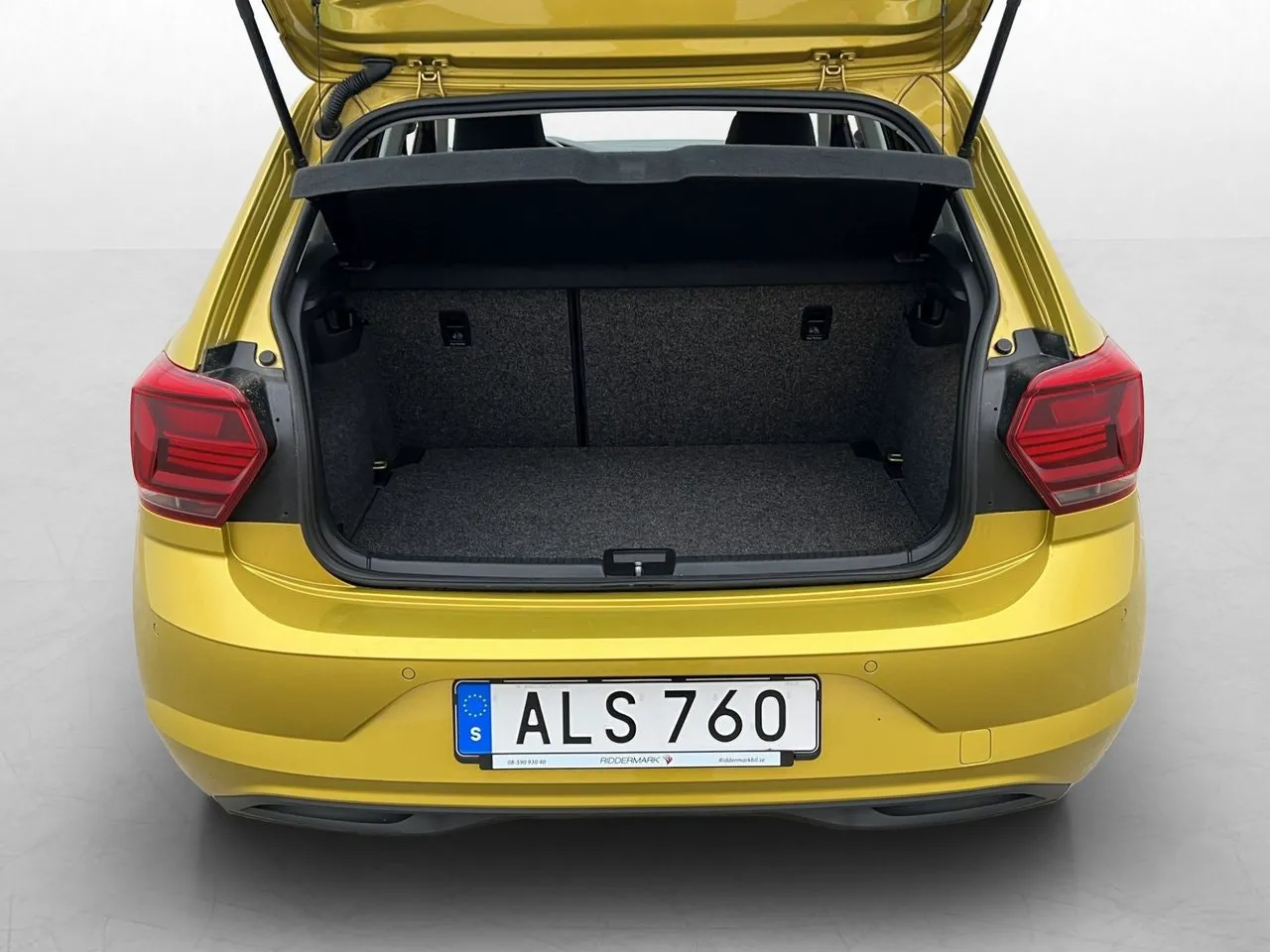 Vehicle image 20